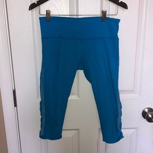 Great blue Lululemon crop leggings